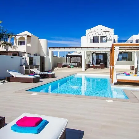 Willa Playa Blanca Sleeps 6 Pool Air Con Wifi